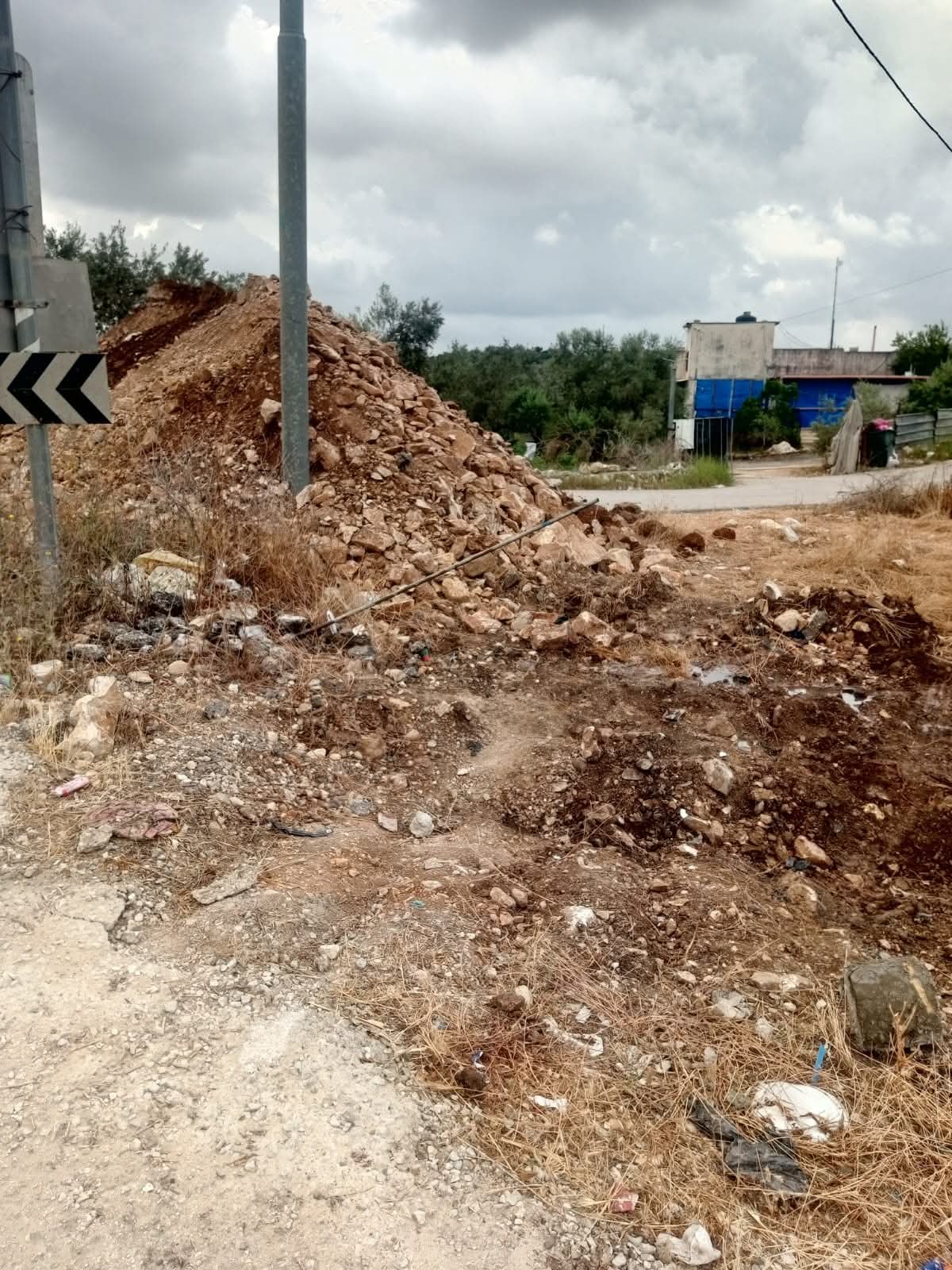 כוחות הכיבוש חסמו כמה דרכים באזור יעבד