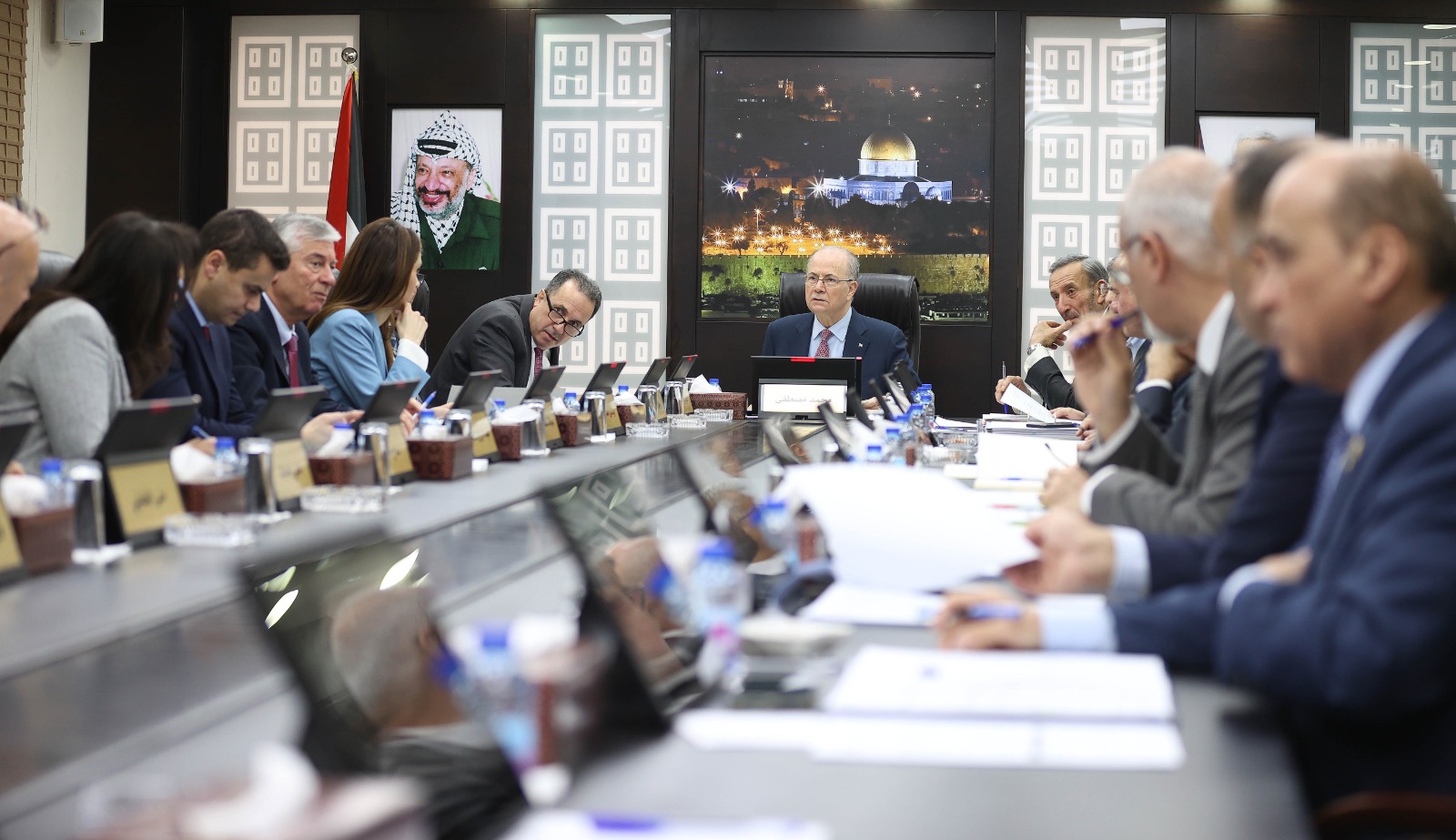 ראש הממשלה פותח את ישיבת הממשלה: מאמצים דיפלומטיים והתמודדות עם אתגרי החירום