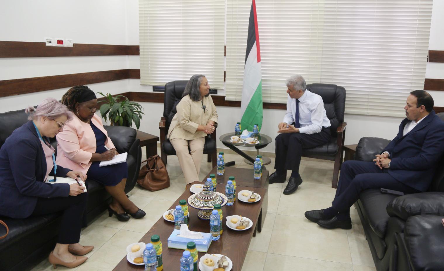 שר החינוך אמג'ד ברהם נפגש עם משלחת "יוניסף" ודן בתמיכה בחינוך בעזה