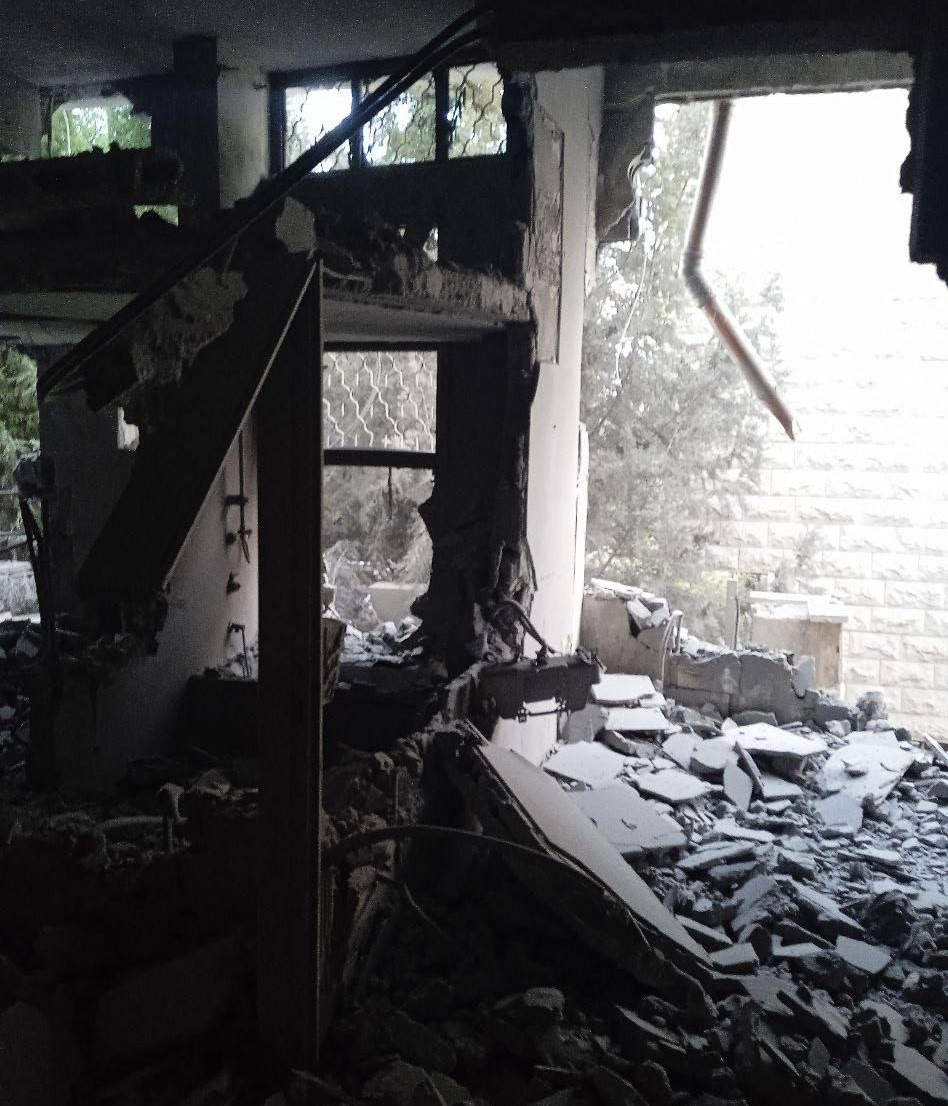 כוחות הכיבוש הרסו את ביתו של איבראהים דרובי בכפר שופה; המשפחה הותקפה, אחד האחים נפצע