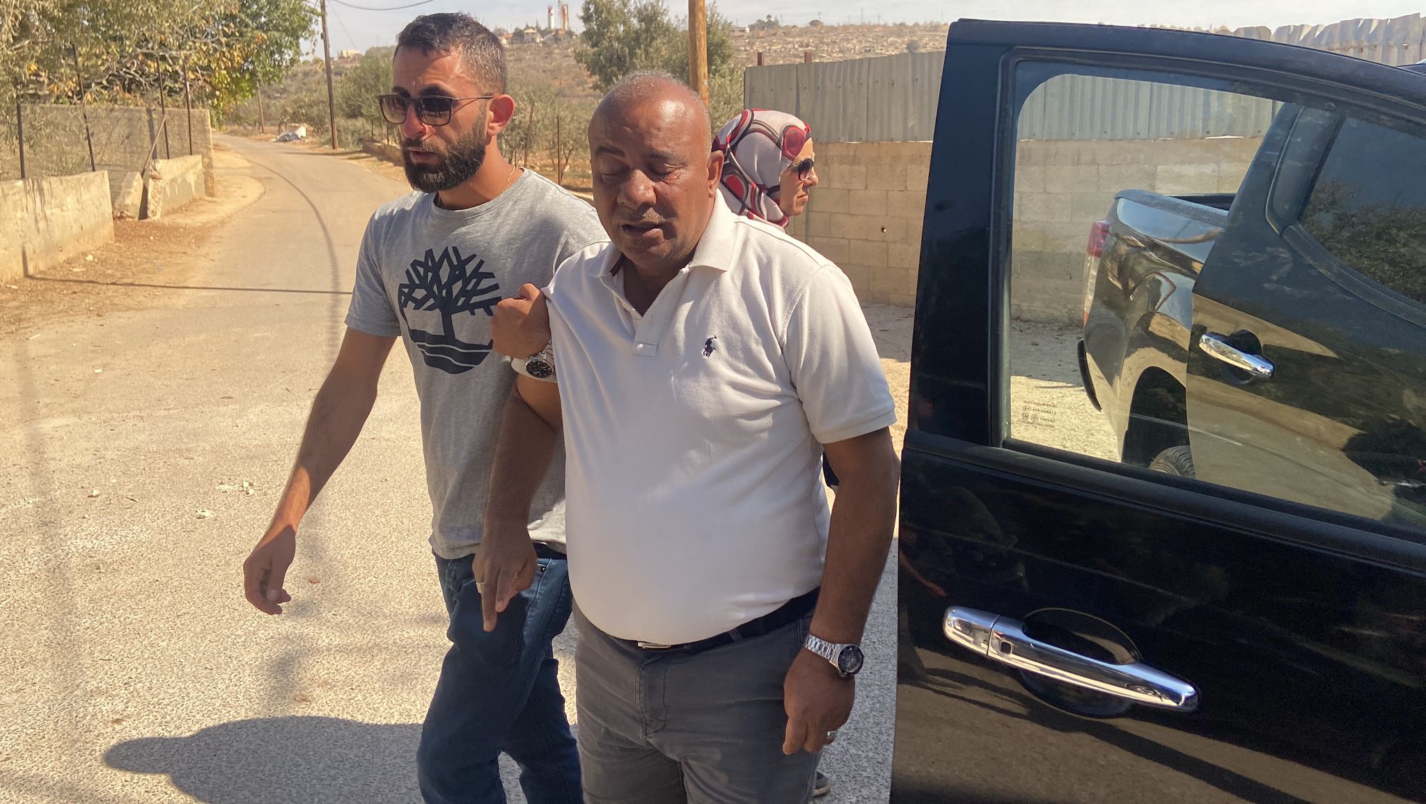 כוחות הכיבוש פיזרו בכוח פעילות תמיכה במסיק בקוסרה: יו"ר ועדת המאבק בגדר ובהתנחלויות ופעילים נוספים נפגעו