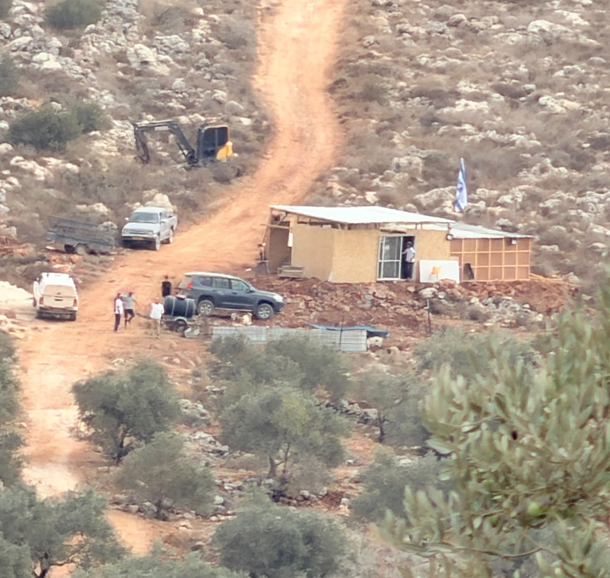 מתנחלים תקפו חקלאים מצפון לסלפית וגנבו טרקטור