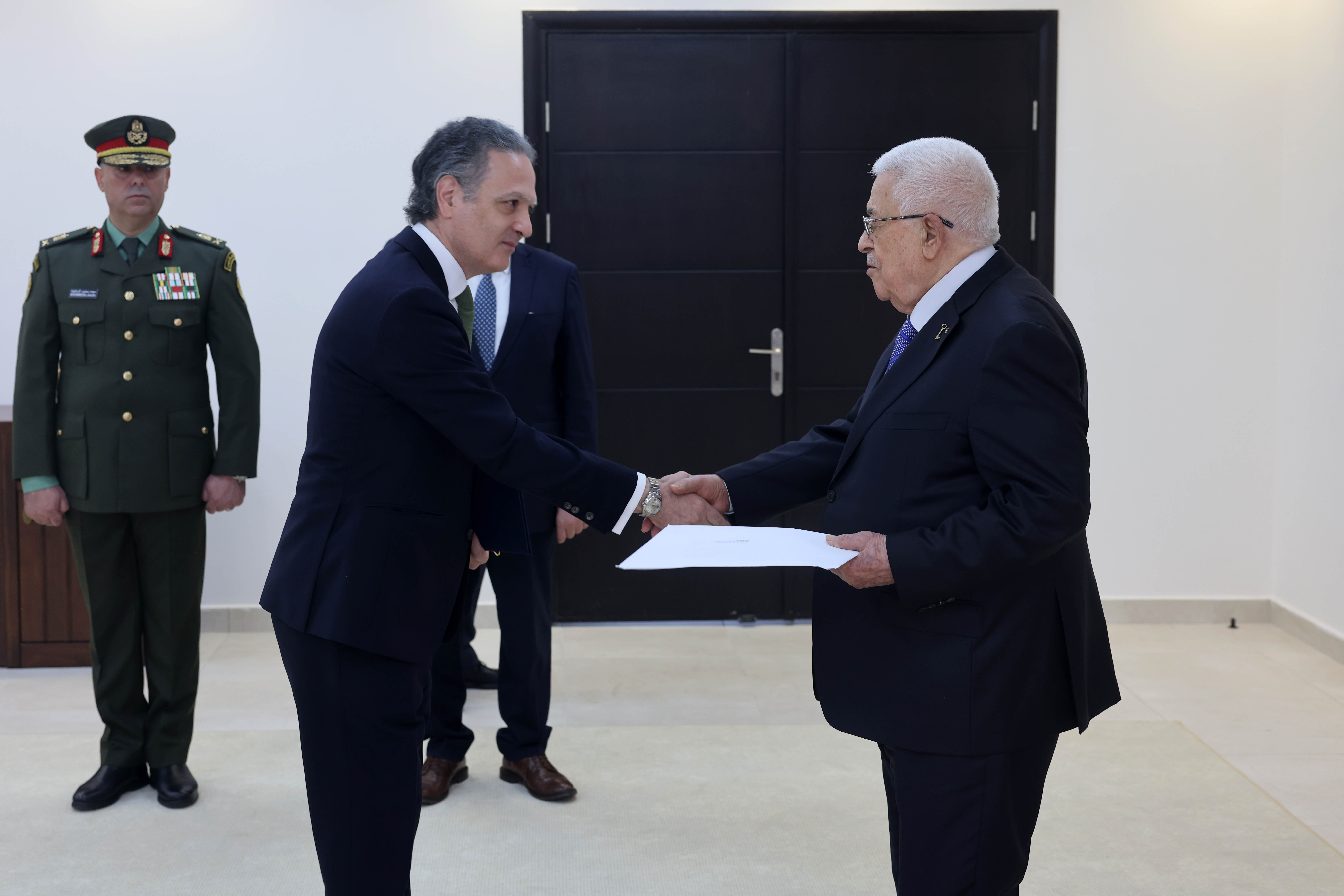 הנשיא עבאס קיבל את כתב האמנה של הקונסול הכללי של ספרד בירושלים