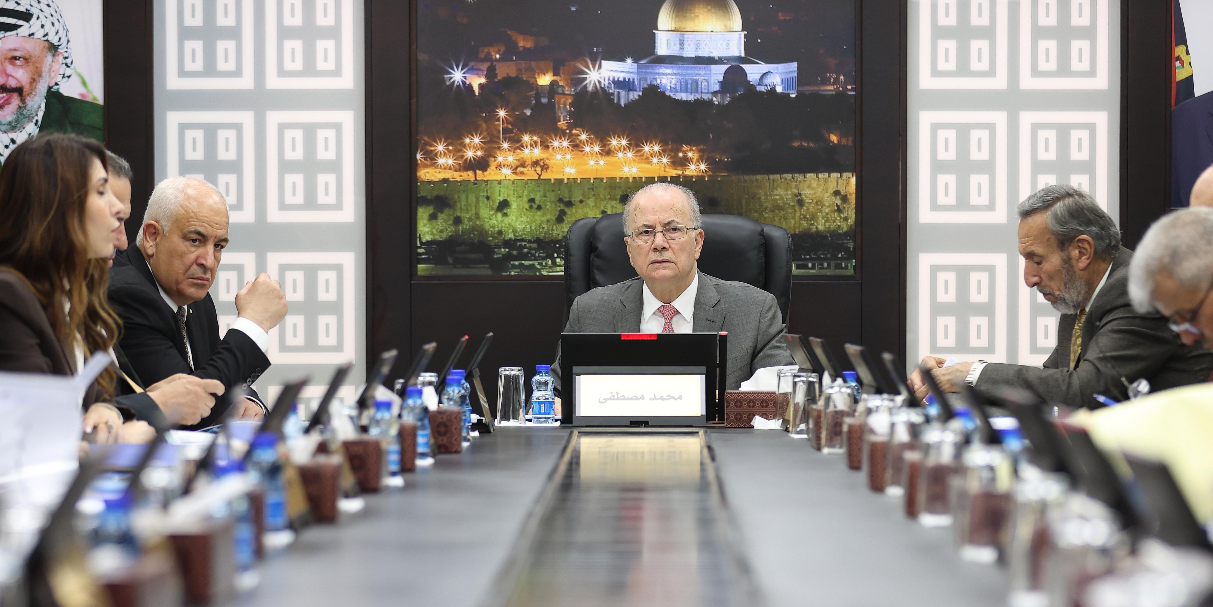 ממשלת פלסטין: הסחורות הבסיסיות זמינות, מוקצים תקציבים למרכזי חירום, והבחינות לתיכון יתקיימו כסדרן