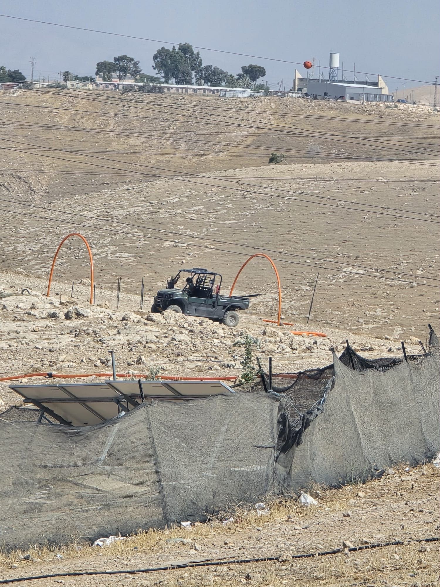 מתנחלים הקימו מאחז חדש ליד קהילה בדווית סמוכה לחאן אל-אחמר