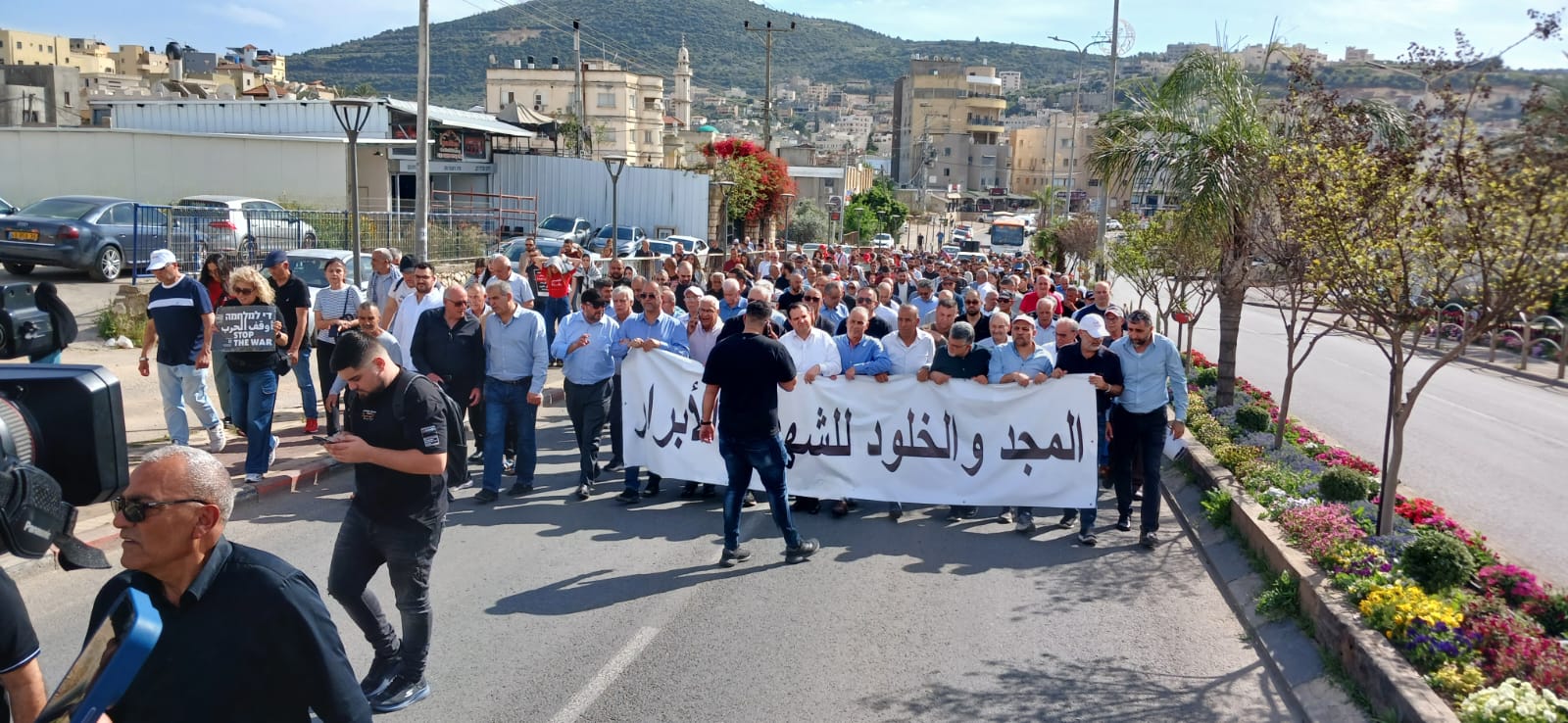 מאות השתתפו בצעדת יום האדמה בעראבה: "צעדה של עמידה פלסטינית מול ההסתה, הפשיעה והכיבוש"