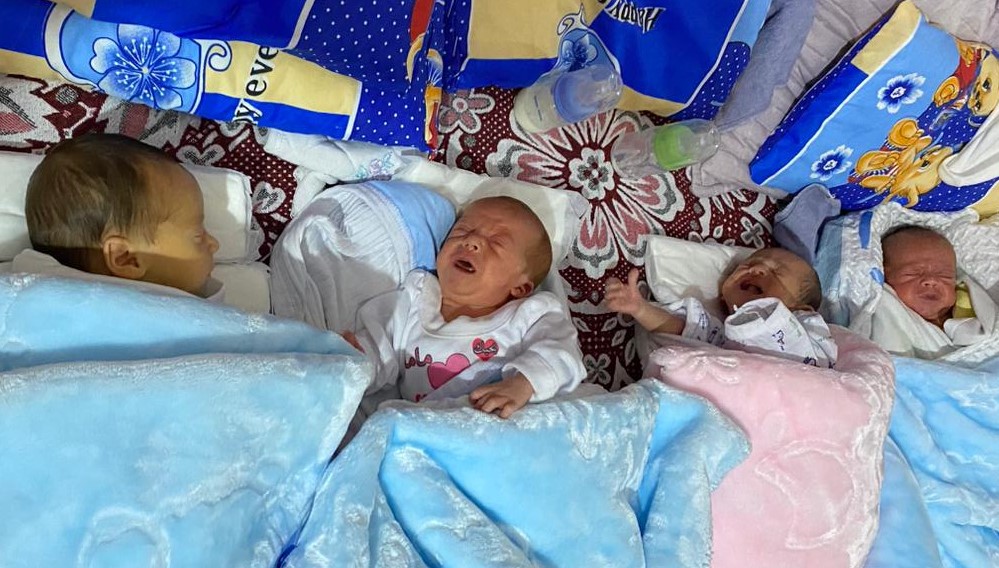 רביעיה נולדו לאסיר שהבריח את זרעו מהכלא