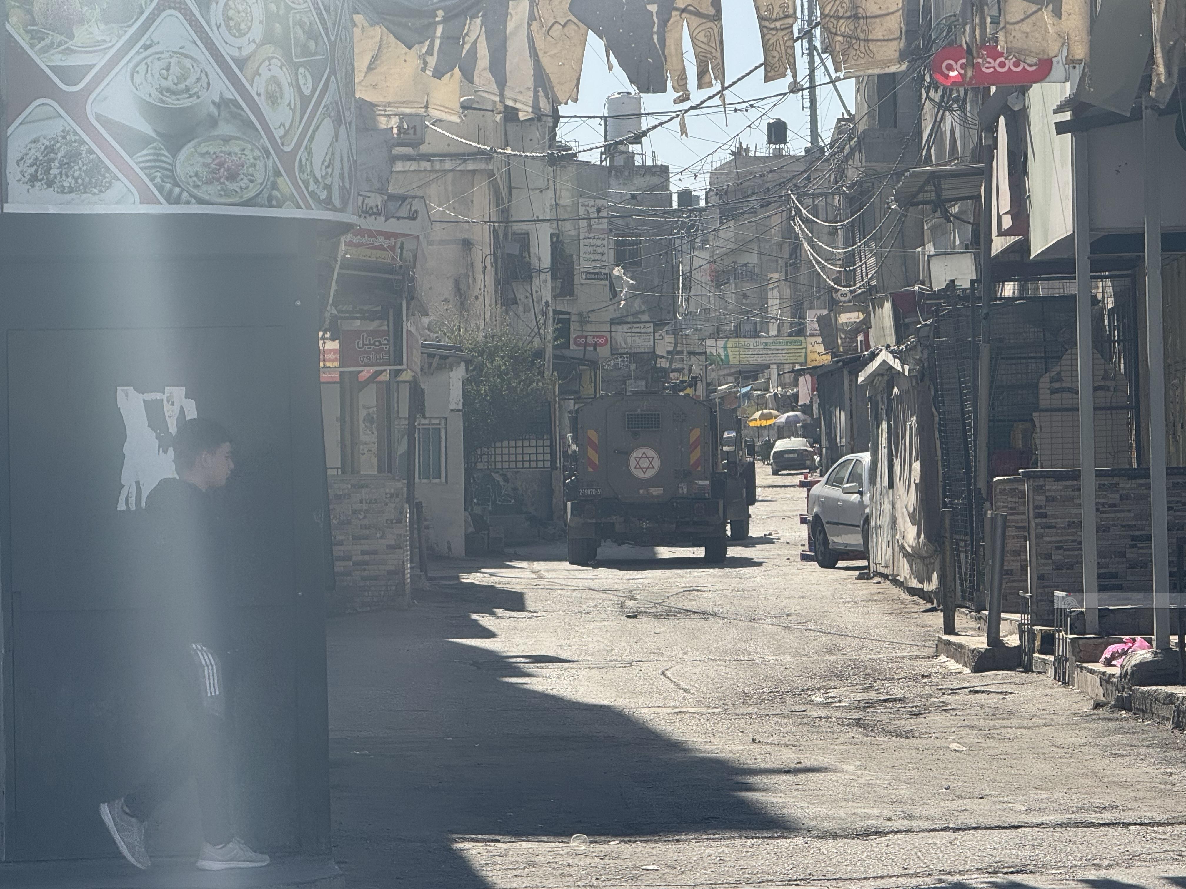 קשישה נהרגה ושני פצועים נוספים מירי כוחות הכיבוש במהלך פשיטה על מחנה בלאטה