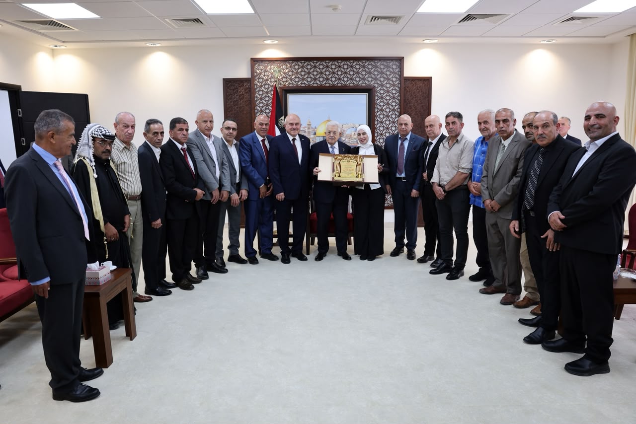 הנשיא עבאס נפגש עם ראשי הרשויות המקומיות במחוז ירושלים