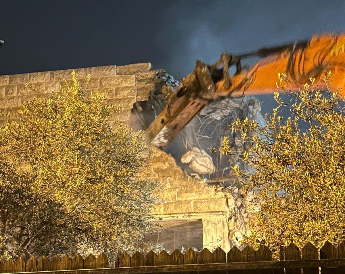 כוחות הכיבוש אילצו תושב להרוס את ביתו בבית צפאפא שבמזרח ירושלים
