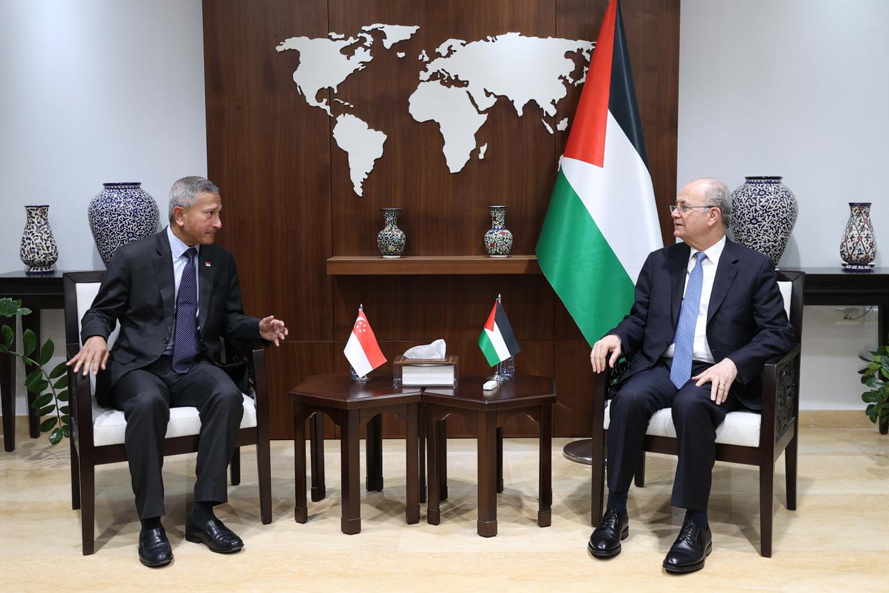 מוסטפא נפגש עם שר החוץ של סינגפור: הדגש על יישום הצהרת ניו יורק ושיקום הכלכלה הפלסטינית