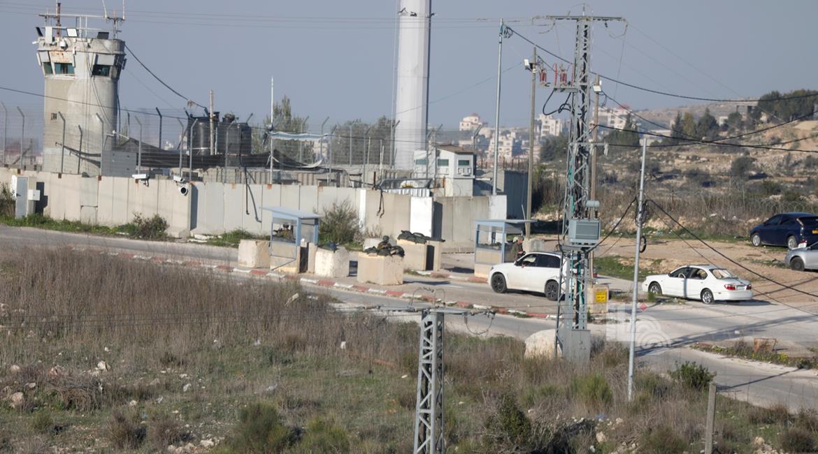 כוחות הכיבוש פצעו שני צעירים ועצרו אותם בכניסה לעטארה צפונית לרמאללה