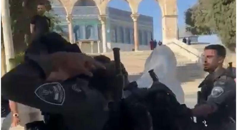 מתנחלים פלשו היום למסגד אל-אקצא וביצעו פולחנים תלמודיים