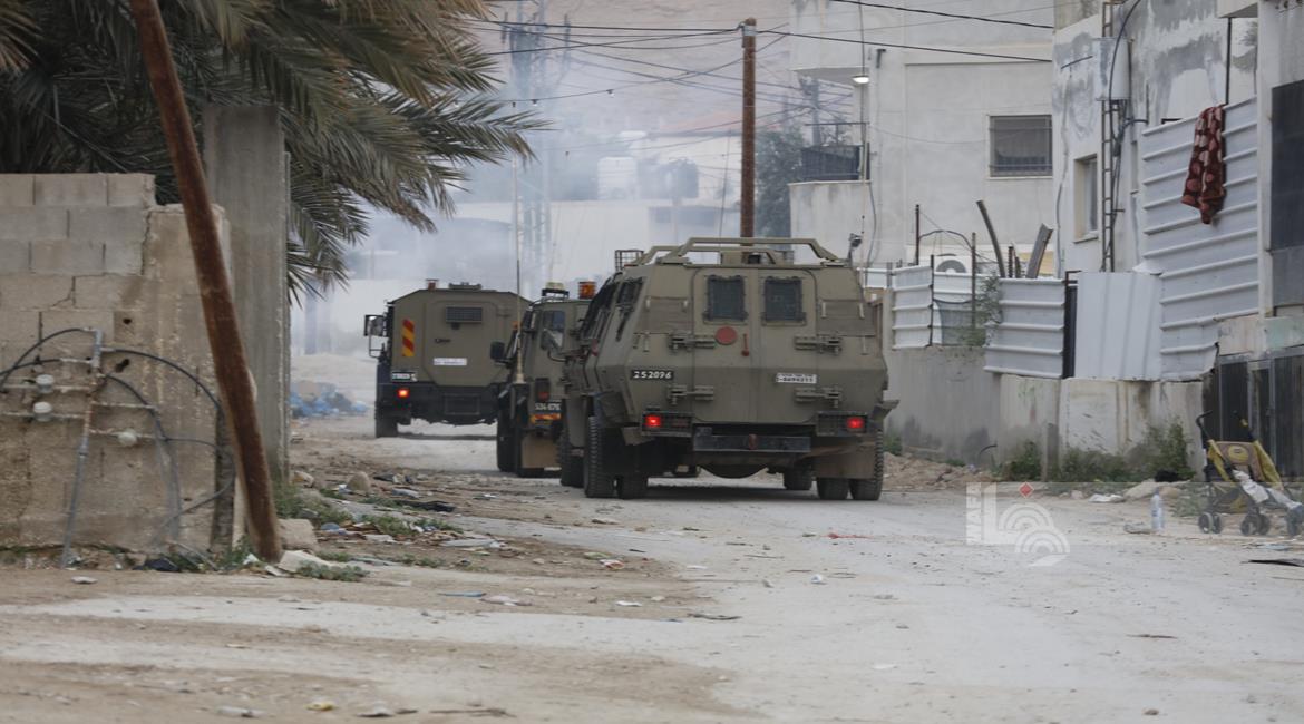 כוחות הכיבוש עצרו 26 פלסטינים ברחבי הגדה – בהן שתי נשים; פשיטות אלימות, הרס והשחתת אנדרטה