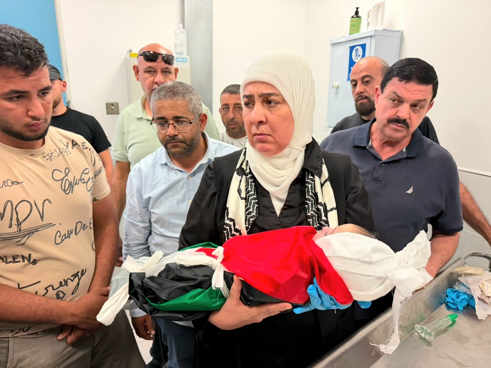 תינוק בן ארבעה חודשים מדיר עמאר מת לאחר שכוחות הכיבוש מנעו את פינויו לבית החולים
