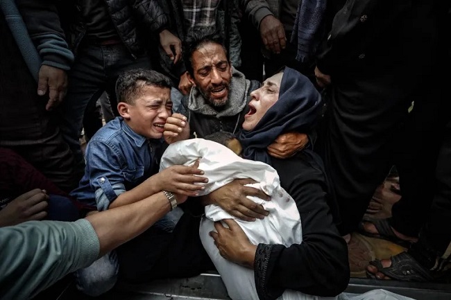 שלוש שנות מתקפה על עזה: 74,254 הרוגים ו־175,306 פצועים