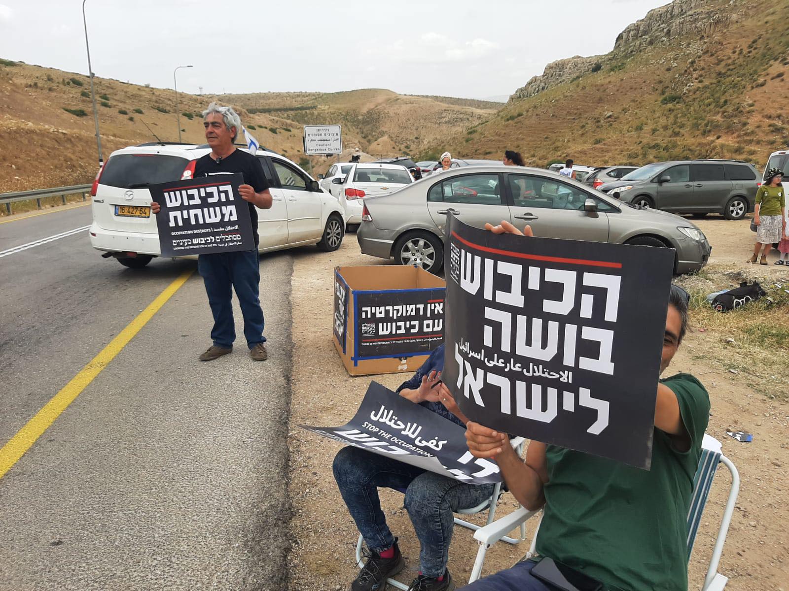 פעילי מסתכלים לכיבוש בעיניים הקימו דוכן הסברה בבקעה