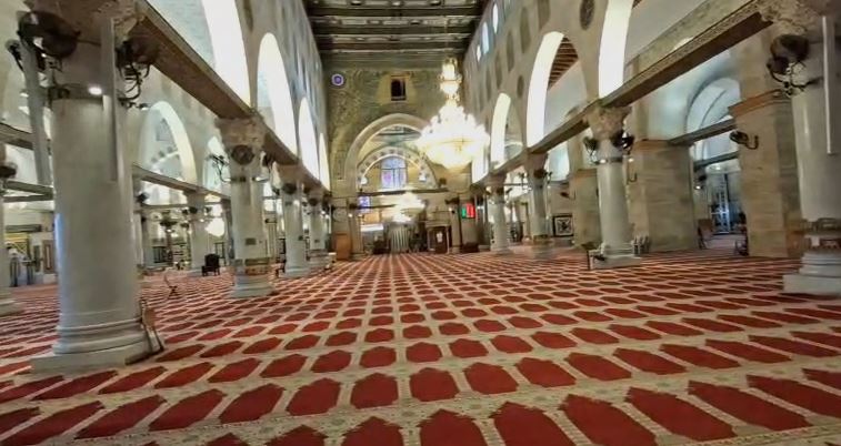 כוחות הכיבוש מנעו את תפילות ערבית ותראוויח במסגד אל־אקצא