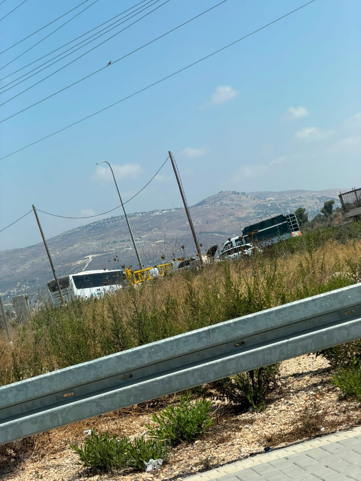 כוחות הכיבוש עיכבו עשרות תושבים, התעללו בהם והטילו עוצר בבית אומר