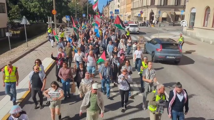 הפגנה מול השגרירות הישראלית בשטוקהולם: קריאות לעצור את המתקפה בעזה