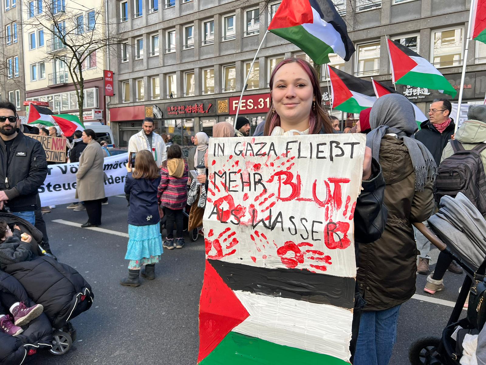 הפגנות ענק ברחבי העולם נגד המתקפה הישראלית על עזה: קריאות לסיום המתקפה