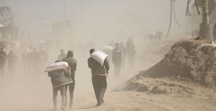 שיירות הסיוע תחת אש: 19 הרוגים ועשרות פצועים בתקיפות כוחות הכיבוש בעזה