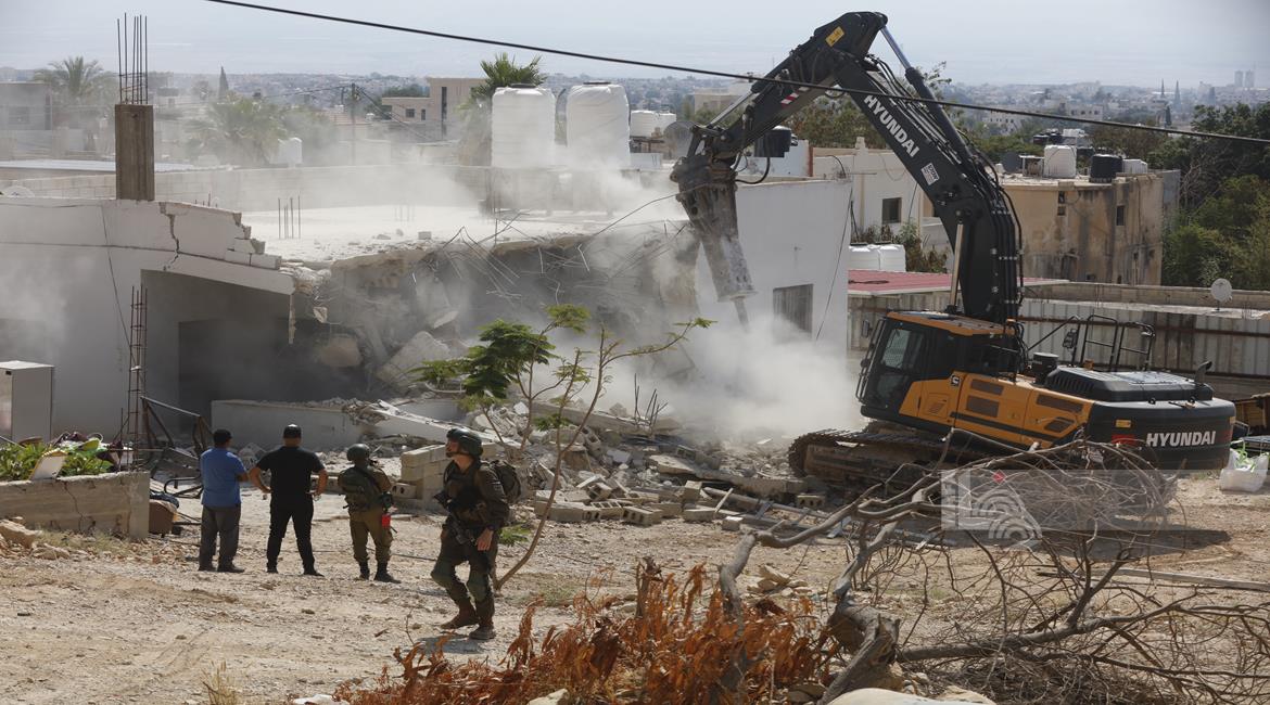 כוחות הכיבוש הישראלים הרסו שני בתים בכפר עין א-דויוק א-תחתא