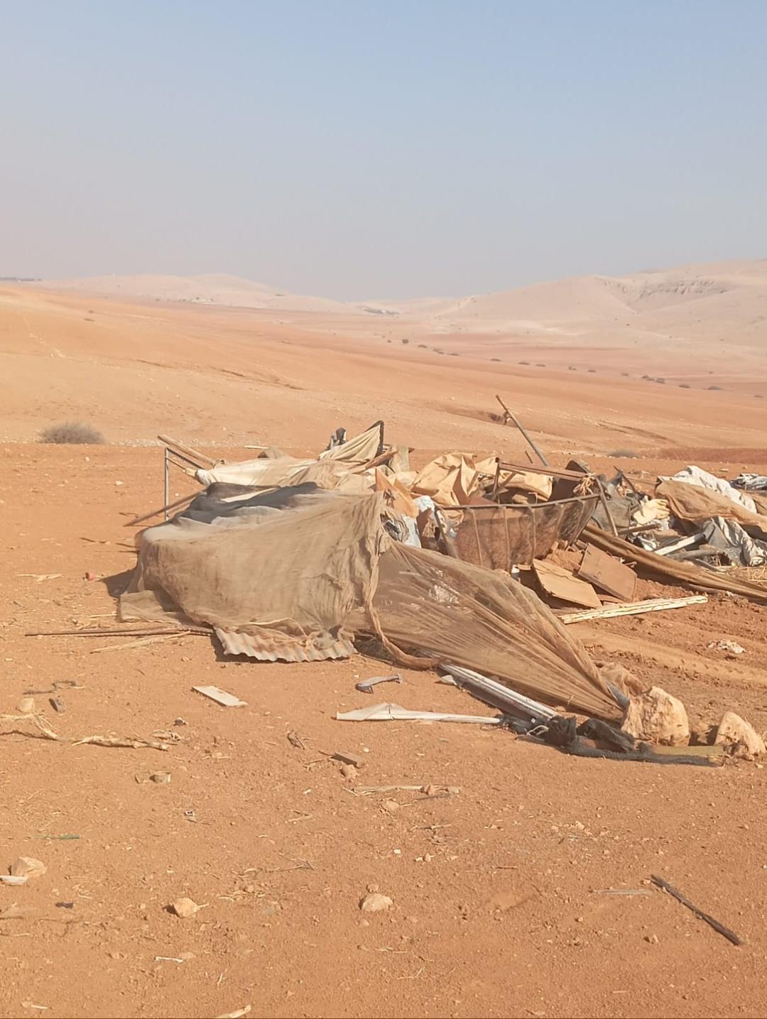 מתנחלים הרסו מבני מגורים ודירי צאן והחלו בהשתלטות על קרקע בבקעה הצפונית