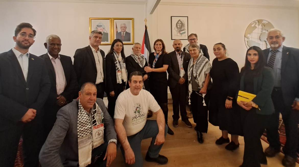 הפלסטינים בפריז: קריאה להכרה במדינת פלסטין ולחץ על ישראל