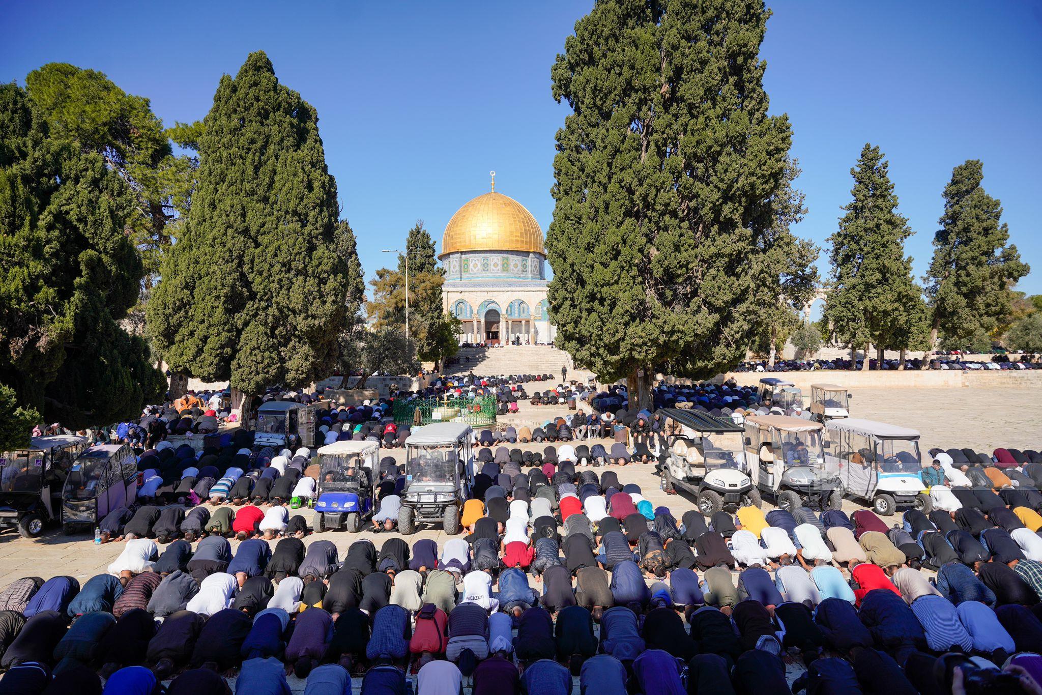 60 אלף מתפללים קיימו את תפילת יום שישי במסגד אל־אקצא