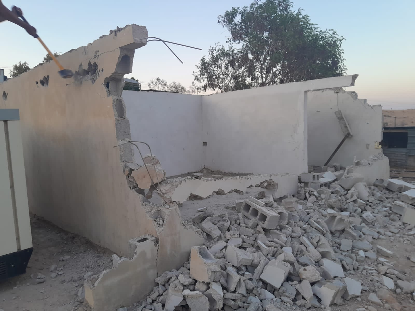 כוחות ישראל אילצו תושבים להרוס מבנה סולארי בצפון-מערב יריחו