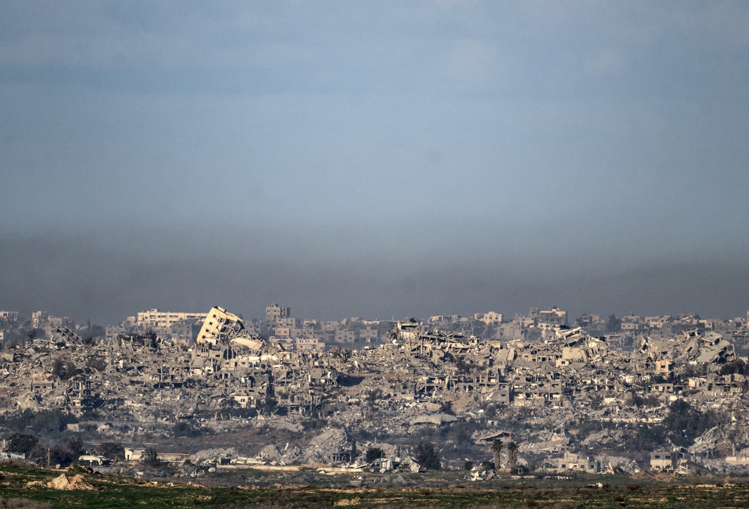 עלייה במספר ההרוגים ברצועת עזה ל־55,908 ופצועים ל־131,138 מאז תחילת המתקפה