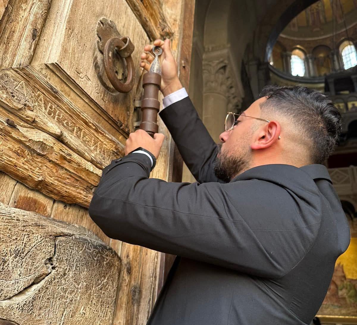 לאחר סגירה של 12 יום: כנסיית הקבר בירושלים נפתחה מחדש