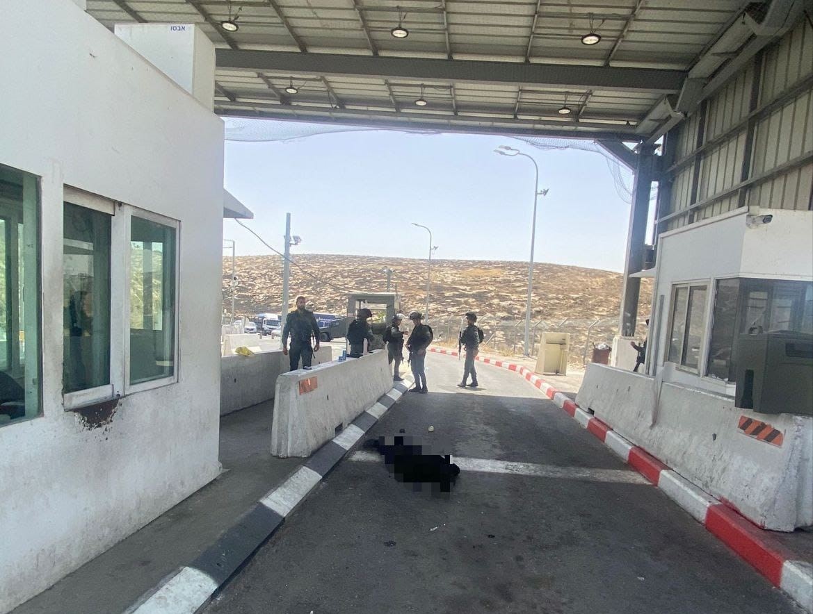 צעיר נהרג על ידי כוחות הכיבוש ליד מחסום "הקונטיינר"