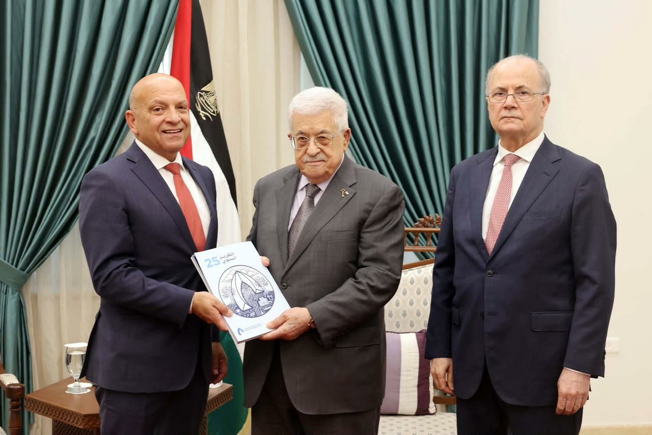 הנשיא עבאס קיבל את הדוח השנתי של קרן ההשקעות הפלסטינית לשנת 2025