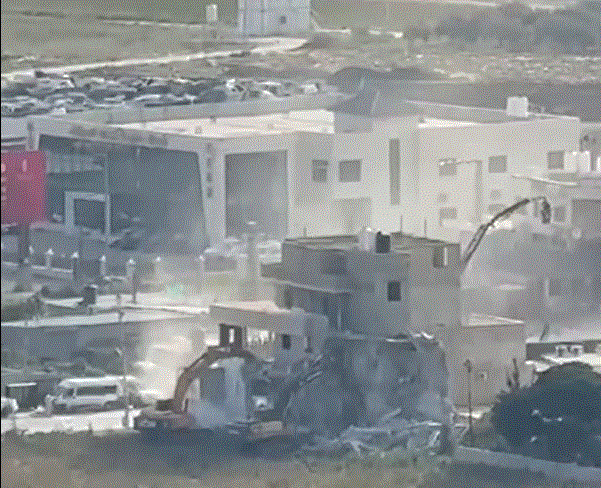 כוחות הכיבוש הרסו בית בן שלוש קומות באזור תחנת עראבה