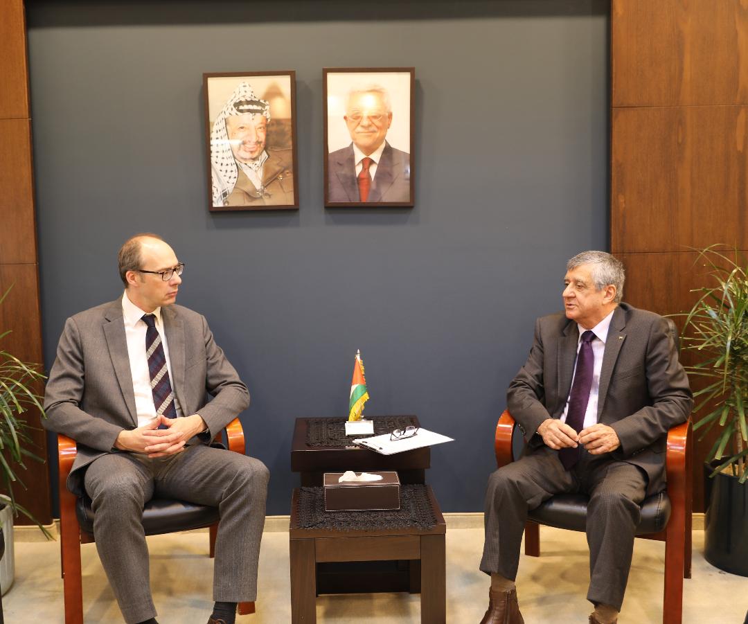 שר הבינוי והשיכון הפלסטיני דן עם הקונסול הבלגי בשיתוף פעולה ושיקום עזה