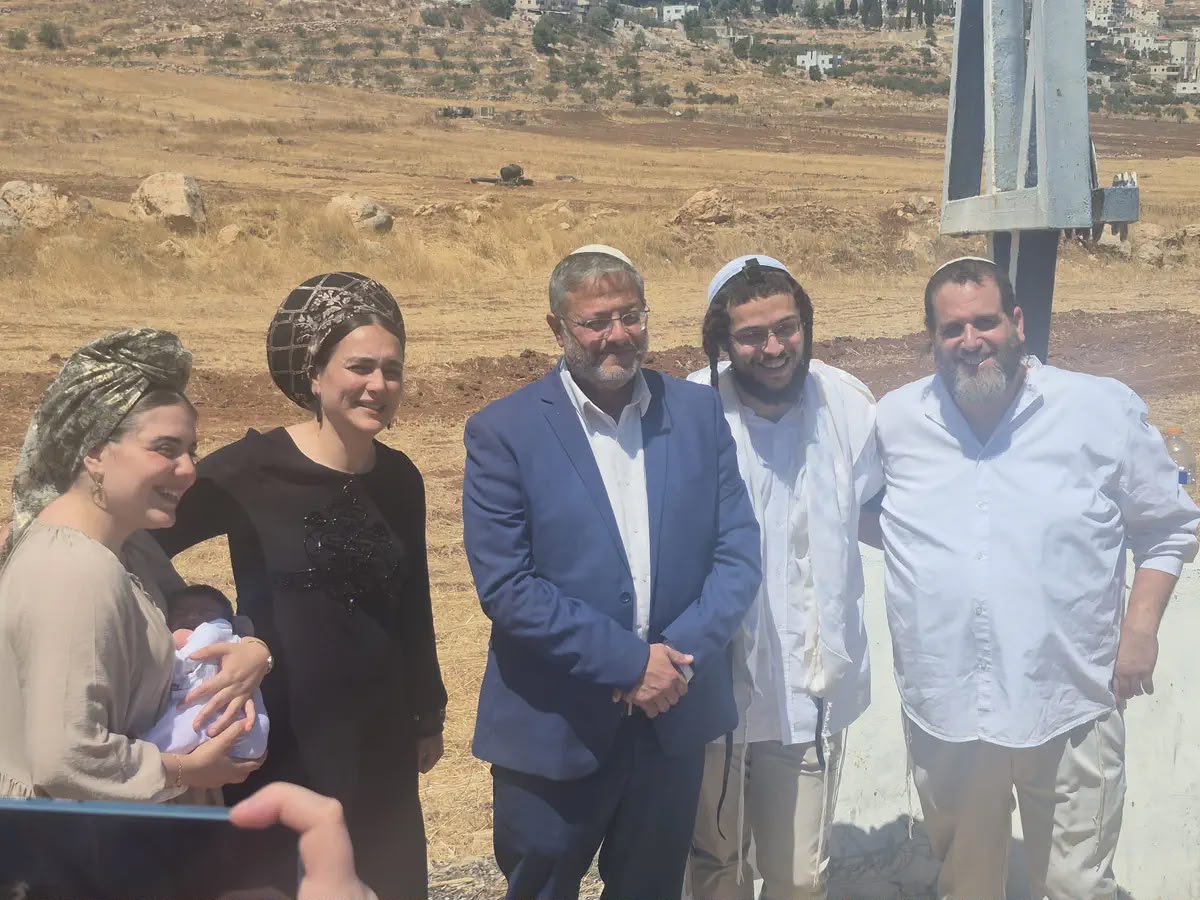 בן גביר פלש לכפר אל־מוע'ייר שמצפון־מזרח לרמאללה בליווי מתנחלים