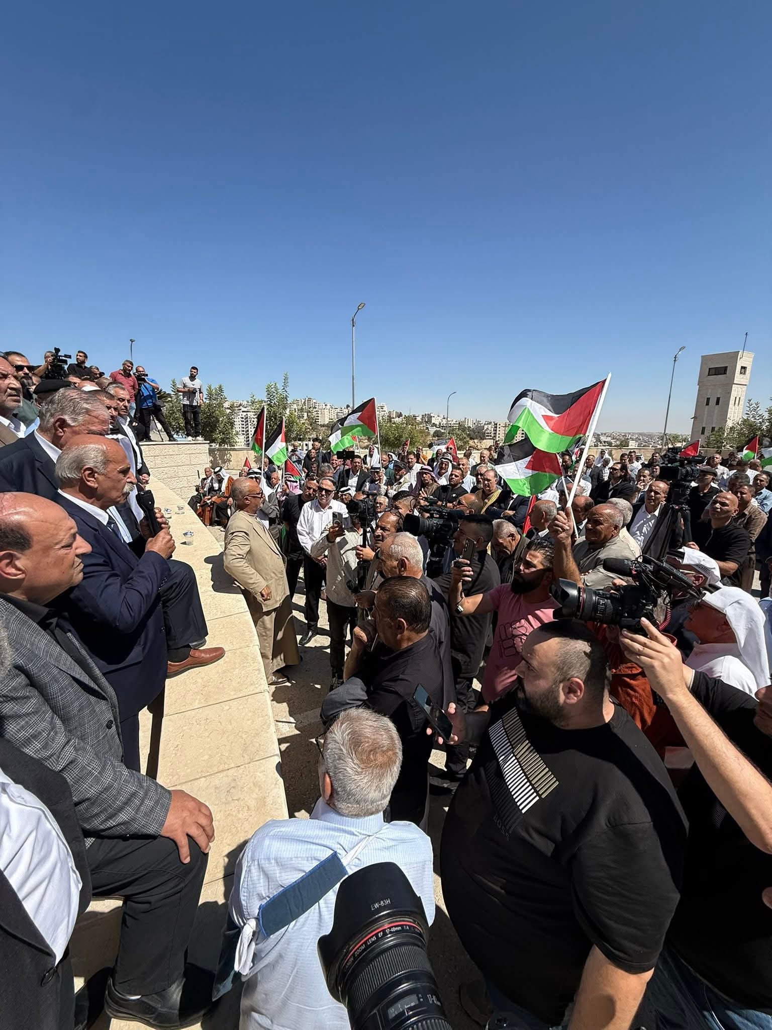 עשרות בחברון: מחזקים את הנאמנות להנהגה הפלסטינית ודוחים את רעיון "אמירות חברון"