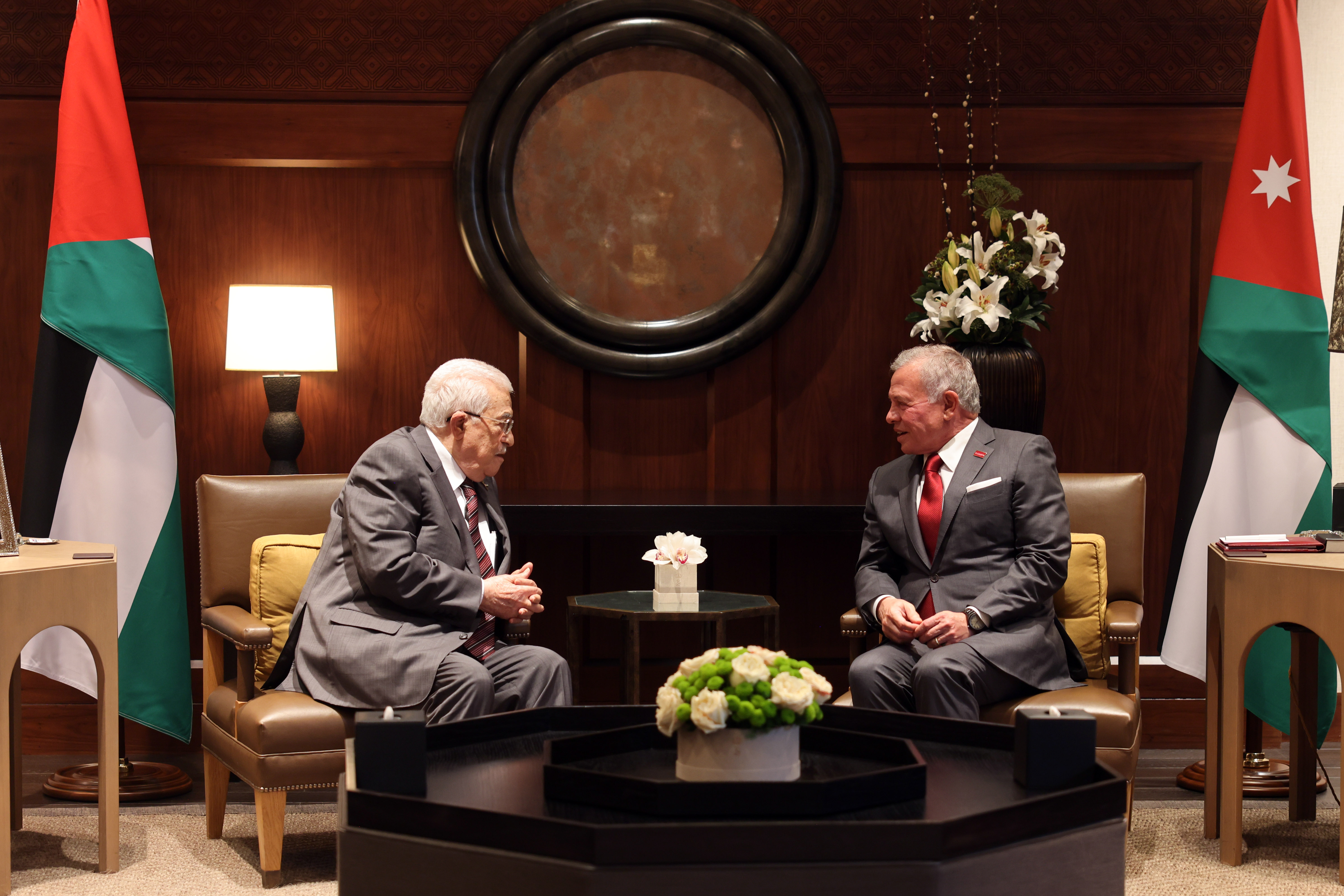 הנשיא עבאס נפגש עם המלך עבדאללה בעמאן: תיאום עמדות מול תוכניות הגירוש והסיפוח