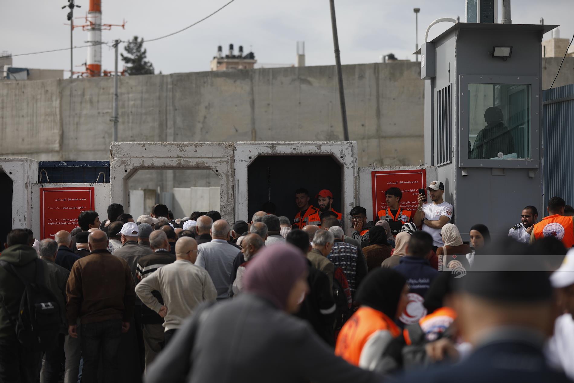הכיבוש מטיל הגבלות כבדות על כניסת מתפללים לאל-אקצא