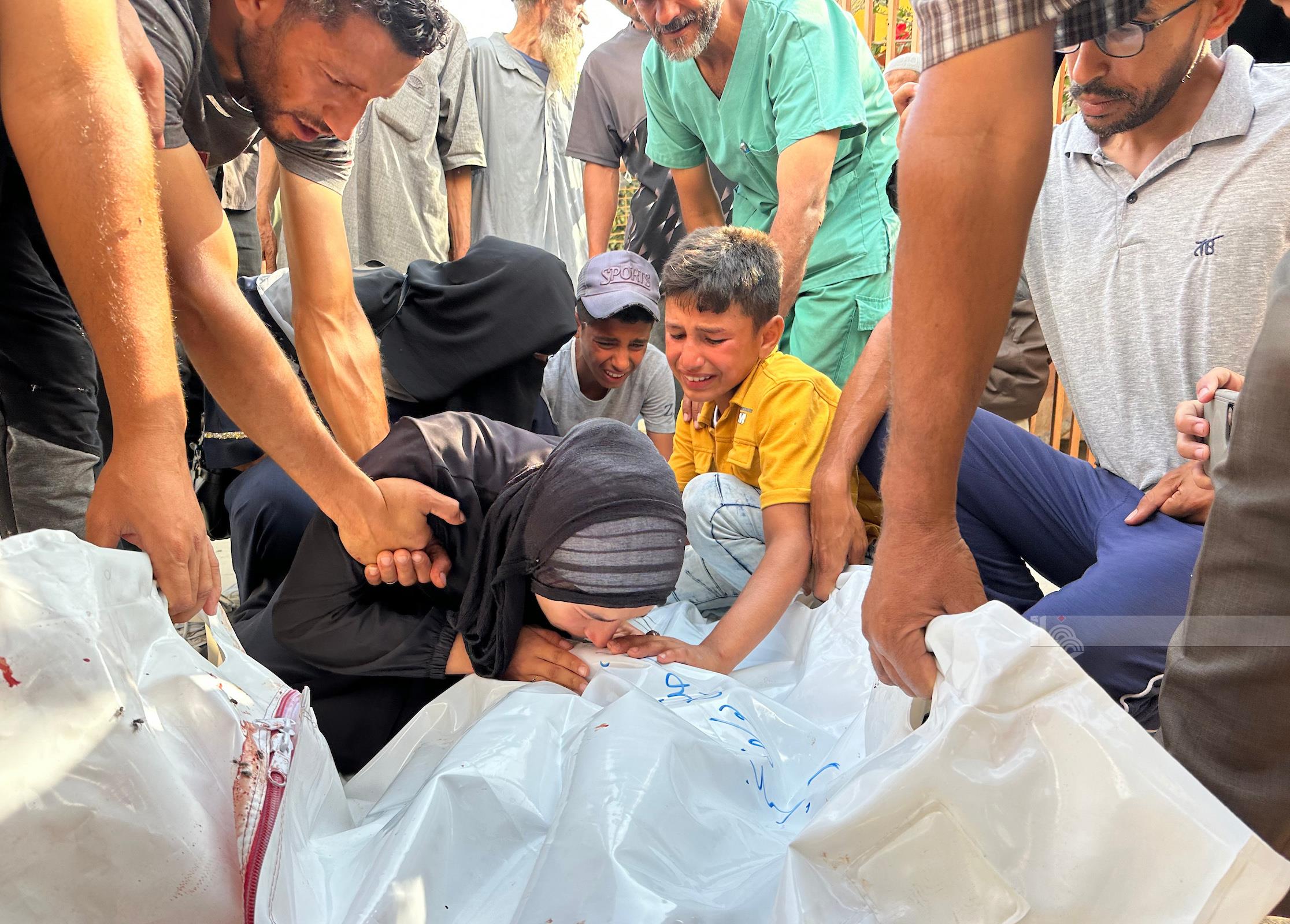 6 הרוגים ו-30 פצועים בהפגזה על ממתיני סיוע בצפון-מערב עזה