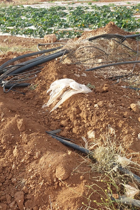 מתנחלים השחיתו קו מים ממזרח לטמון