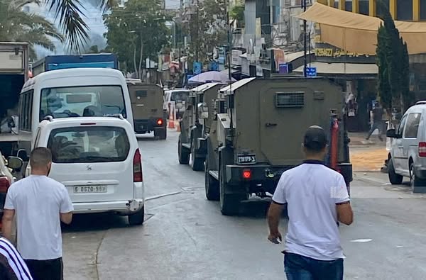 כוחות הכיבוש מסרו צווי הריסה לבתים וחנויות ברם שמצפון לירושלים