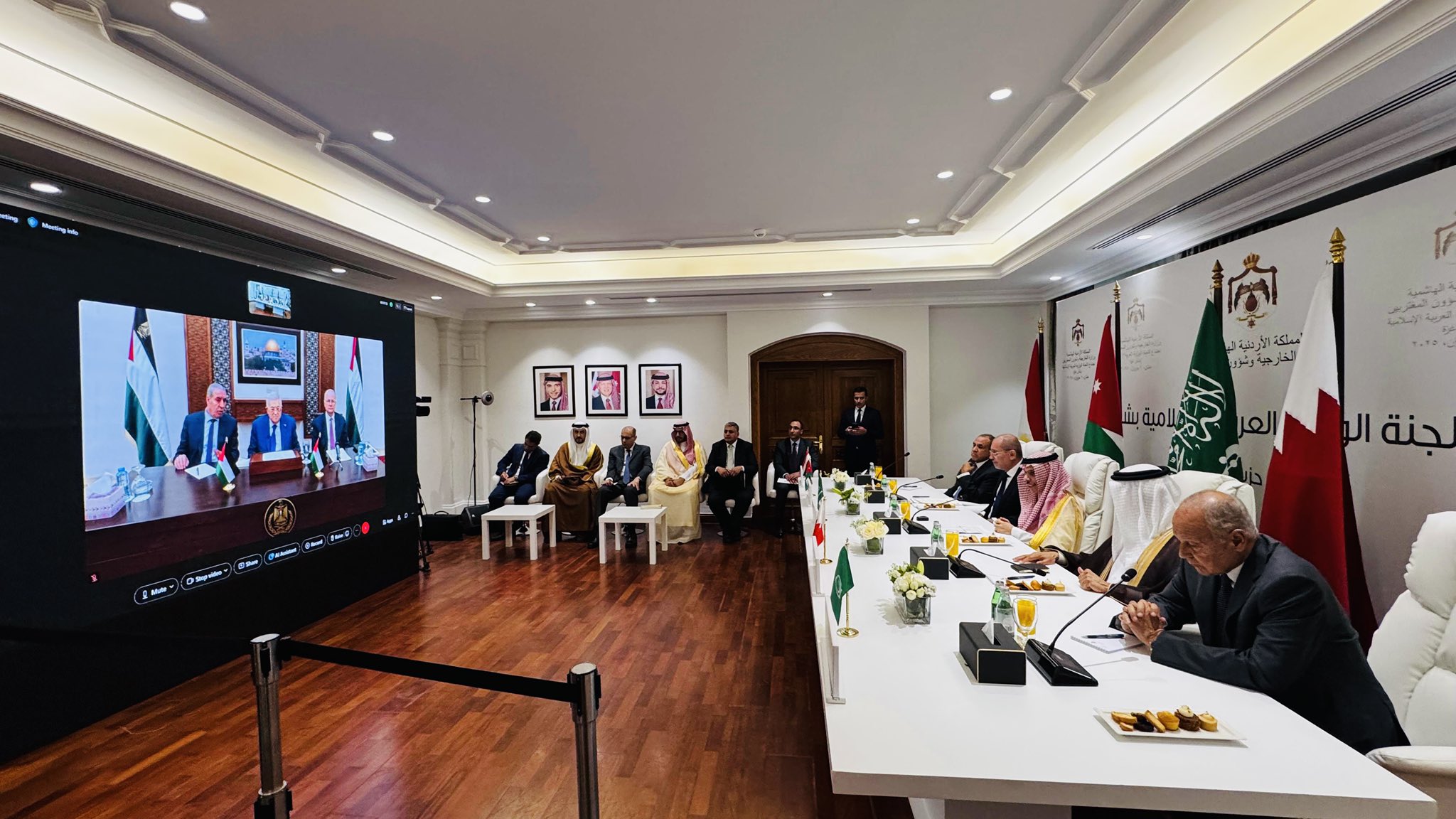 הנשיא עבאס נפגש עם ועדת השרים הערבית־אסלאמית