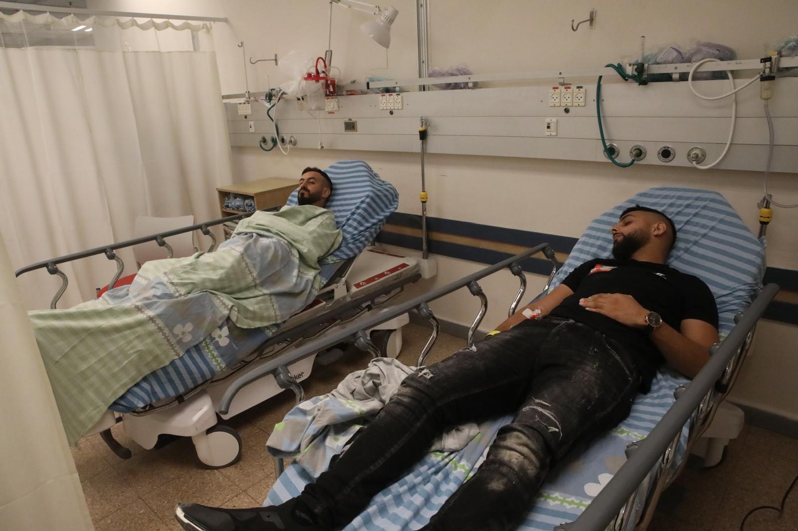 כוחות הכיבוש תקפו שני צעירים מחורה בדרכם לירושלים: "מספיק שאתה ערבי"