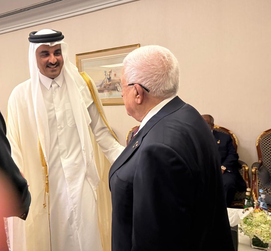 הנשיא עבאס נפגש עם אמיר קטר בדוחה