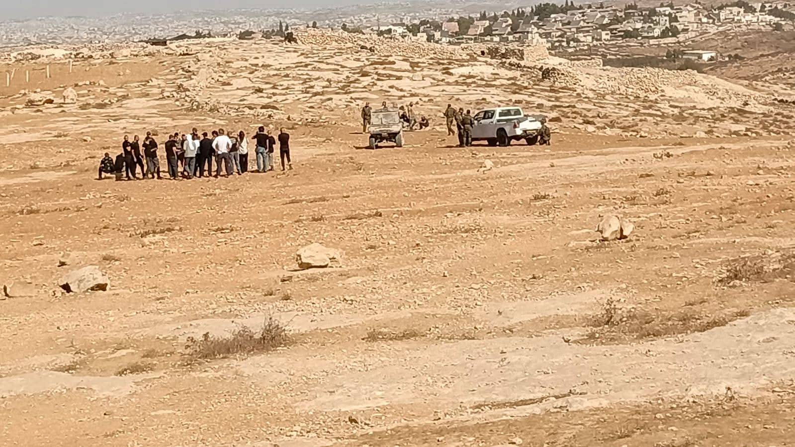 מתנחלים תקפו רועי צאן וחקלאים, וכוחות הכיבוש עצרו צעיר מדרום לחברון