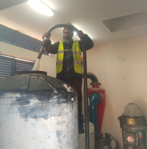 משבר המים בעזה: רשות המים הפלסטינית משקיעה בהפעלת בארות והתפלת מים לנוכח המצור