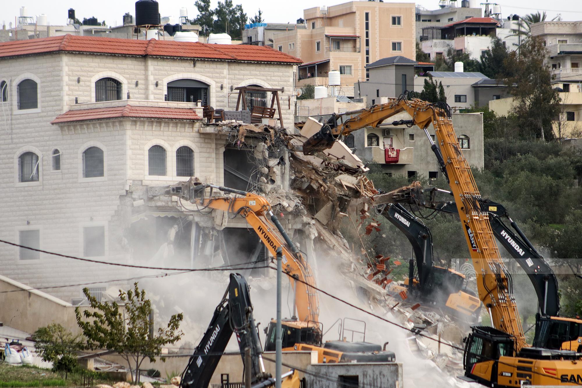 כוחות הכיבוש הורסים בית בשקבא ומפנים שני בתים נוספים ממערב לרמאללה
